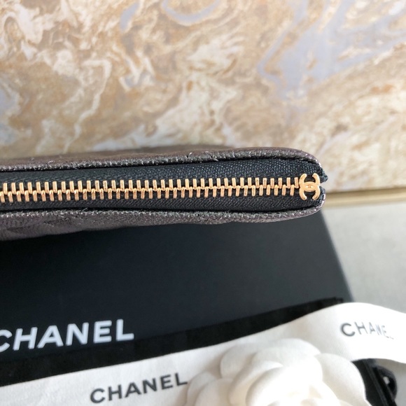 Chanel Iridescent Medium O CC Caviar LeatherClutch - Picture 7 of 8